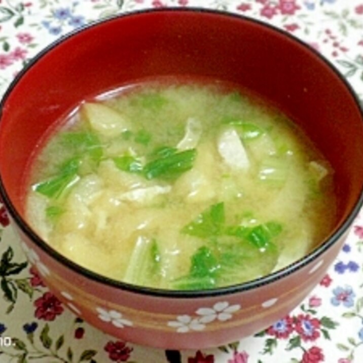油揚げとセロリの葉の味噌汁 レシピ 作り方 By Momo 楽天レシピ 油揚げとセロリの葉の味噌汁 レシピ 作り方 By Momo 楽天レシピ